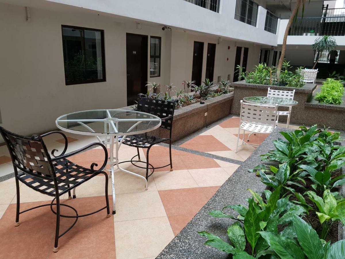 Heart Of The City Studio With Balcony Davao City Buitenkant foto